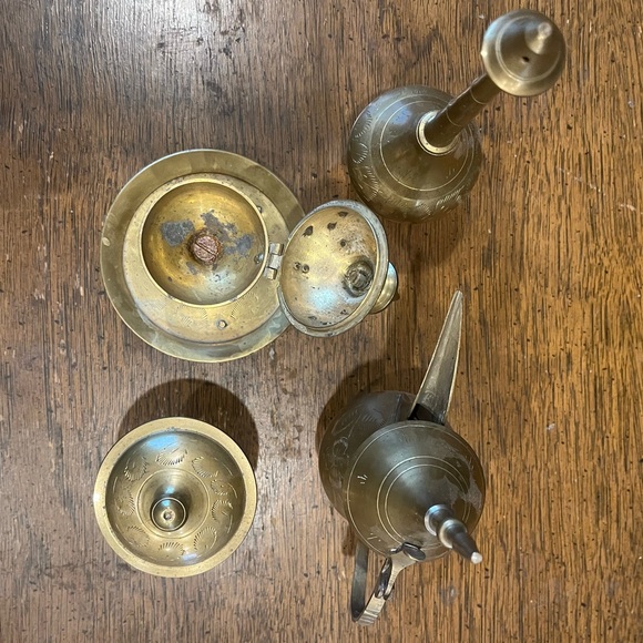 Saudi Arabian engraved brass dallah pot set - 5 pieces - Picture 7 of 12